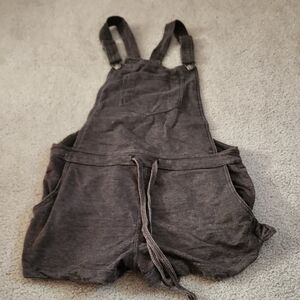 Size M Overall Shorts